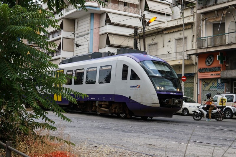 συρμός προαστιακού