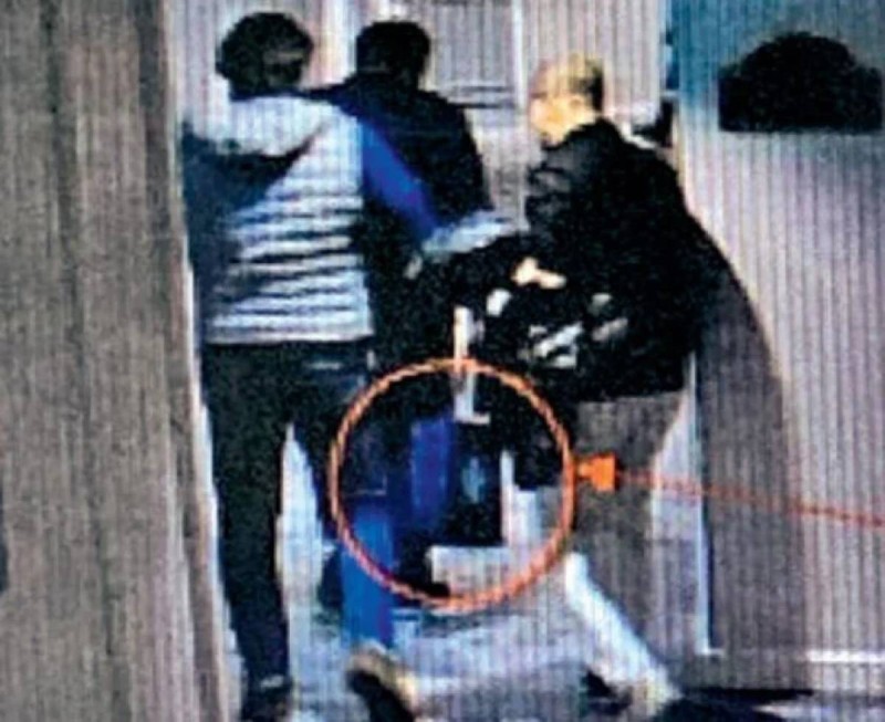 Qatargate: Φωτογραφίες ντοκουμέντο της La Repubblica - Τζιόρτζι και Παντσέρι κουβαλούν βαλίτσες με τα χρήματα