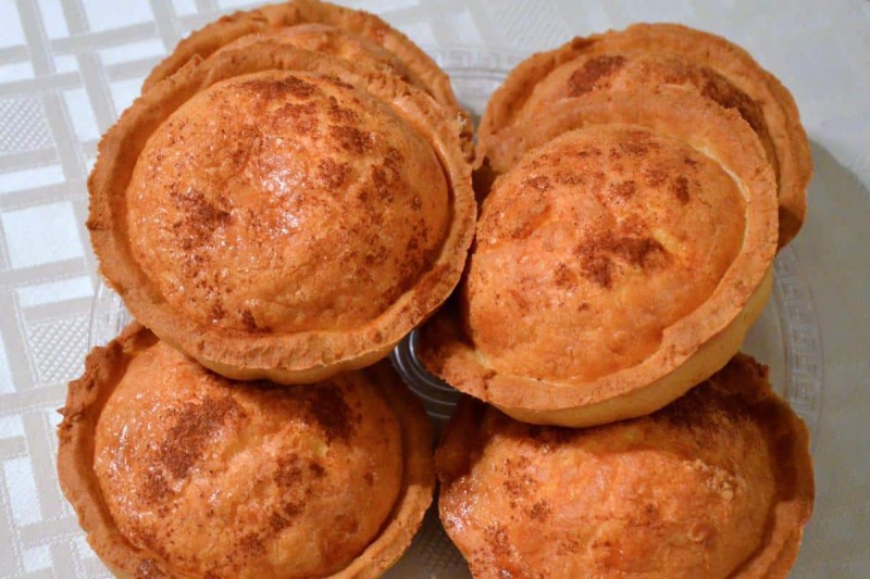 Πατινιώτικη τυρόπιτα: Η απόλυτη γευστική συνταγή για ανοιχτή πίτα με 3 τυριά και κανέλα
