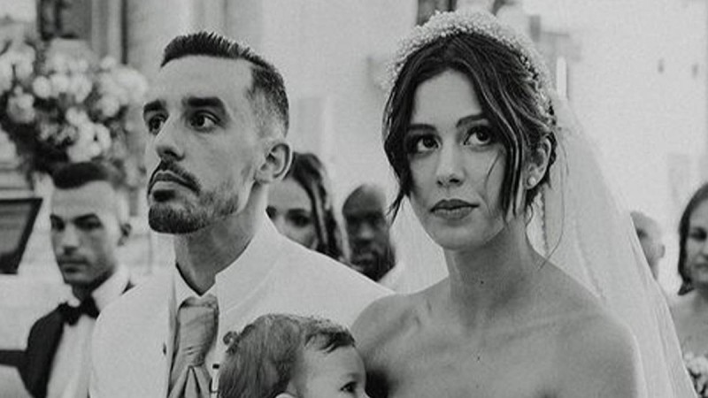 H εικόνα που έκανε τον γύρο του κόσμου: Ελληνίδα νύφη θηλάζει την ώρα του γάμου της