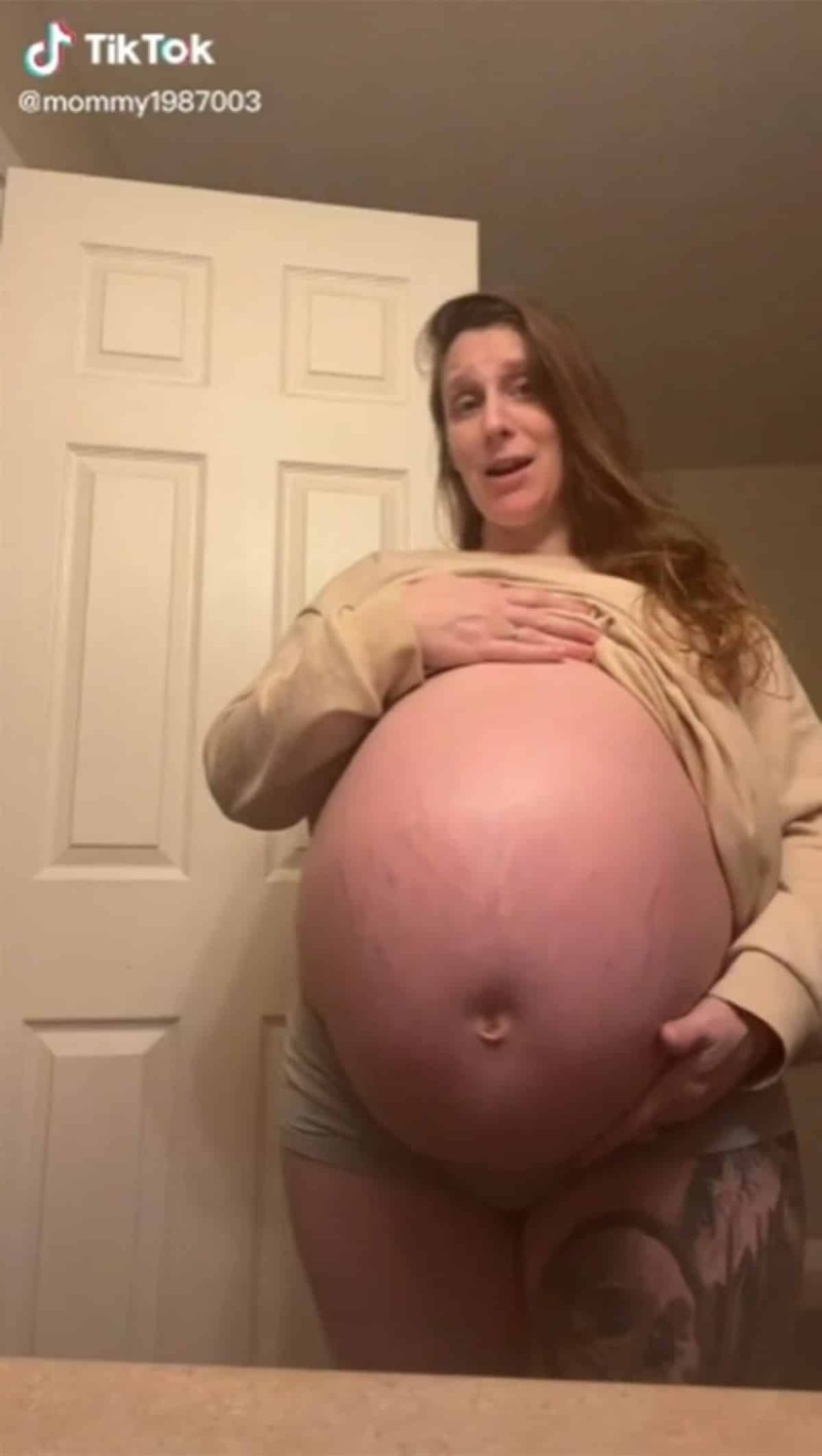 Έγκυος με τεράστια κοιλιά