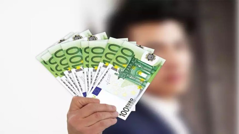 «Μπόνους» 300 ευρώ επίδομα για άνεργους