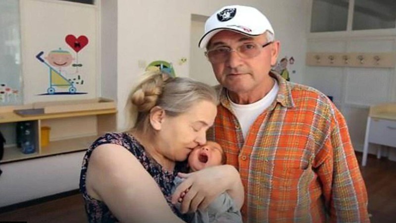 60χρονη γιαγιά γέννησε μετά από... 20 χρόνια - Ο άντρας την παράτησε επειδή...