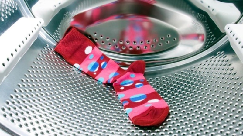 Λύστε το μυστήριο μια για πάντα: Χαμένες κάλτσες στο πλυντήριο τέλος με μια κίνηση!