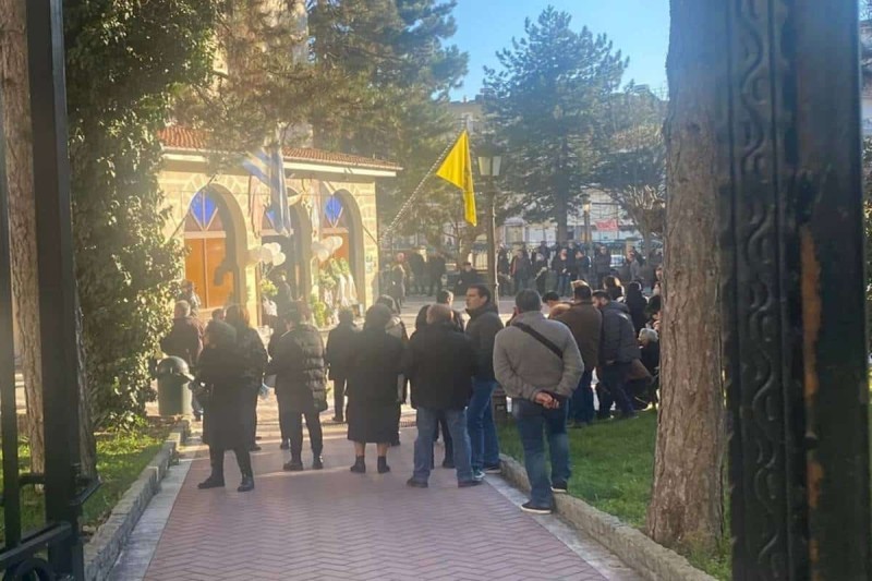 Σε κλίμα οδύνης η κηδεία του 6χρονου Θωμά στα Γρεβενά