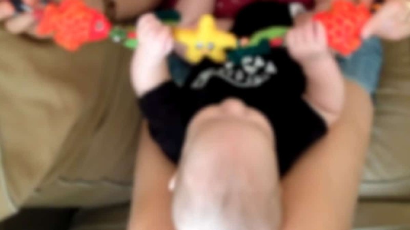 Μωρό συμπεριφερόταν περίεργα και η μητέρα έβαλε κάμερα στο δωμάτιο - Αυτό που κατέγραψε πραγματικά τη σόκαρε (Video)