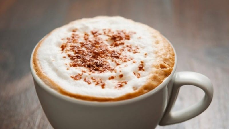 Πασπάλισε με κανέλα τον καφέ και ανακαλύψτε 4 θαυματουργά οφέλη για τον οργανισμό σας