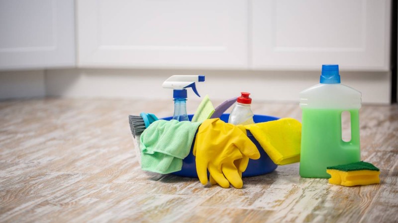 «Ανεπρόκοπη» νοικοκυρά: Tips για τέλειο σφουγγάρισμα - Πράγματα που ίσως δεν γνωρίζεις