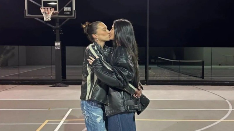 Οι αγάπες δεν κρύβονται: Κάιλι Τζένερ και Στέισι Καρανικολάου γιόρτασαν με viral φιλί - «Για πάντα ο Βαλεντίνος μου»