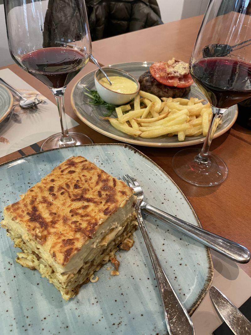 Ο Τάσος Δούσης τρώει σε ένα θρυλικό εστιατόριο της Αθήνας και «ξενερώνει» - Εστιατόρια - Athens magazine