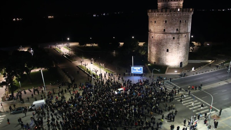 Η φωτογραφία της ημέρας: Σιωπηρή πορεία μνήμης για τον Άλκη Καμπανό στη Θεσσαλονίκη