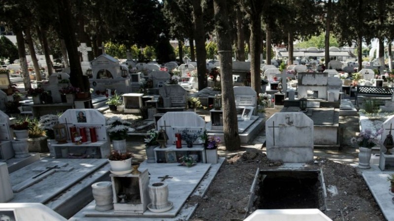 18χρονοι άνοιξαν τάφο για να βγάλουν μια selfie - Μόλις δείτε τι έκλεψαν από μέσα θα πάθετε σοκ!