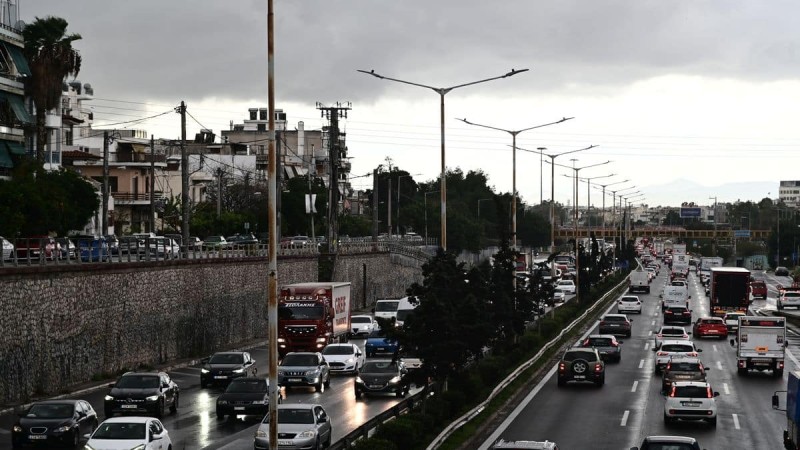 «Παρανάλωμα» στους δρόμους της Αθήνας: «Ασφυξία» σε όλους τους κεντρικούς οδικούς άξονες από την απεργία των ΜΜΜ - Ποιοί δρόμοι είναι στο βαθύ κόκκινο