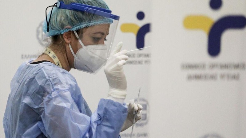 ΕΟΔΥ: 70 νεκροί και 96 διασωληνωμένοι από κορωνοϊό σε μία εβδομάδα - Μειώθηκαν τα κρούσματα γρίπης