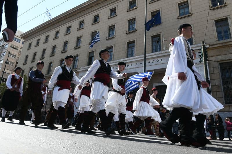 αιδικά χαμόγελα και περηφάνεια: Ολοκληρώθηκε η μαθητική παρέλαση στο κέντρο της Αθήνας! Πλούσιο φωτορεπορτάζ