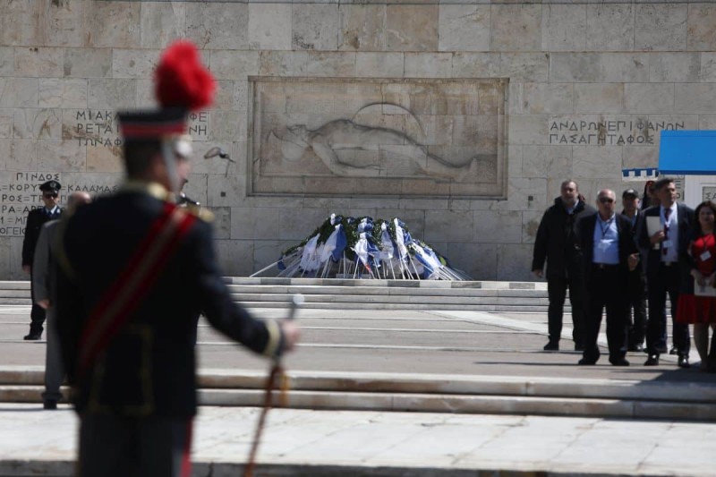 αιδικά χαμόγελα και περηφάνεια: Ολοκληρώθηκε η μαθητική παρέλαση στο κέντρο της Αθήνας! Πλούσιο φωτορεπορτάζ