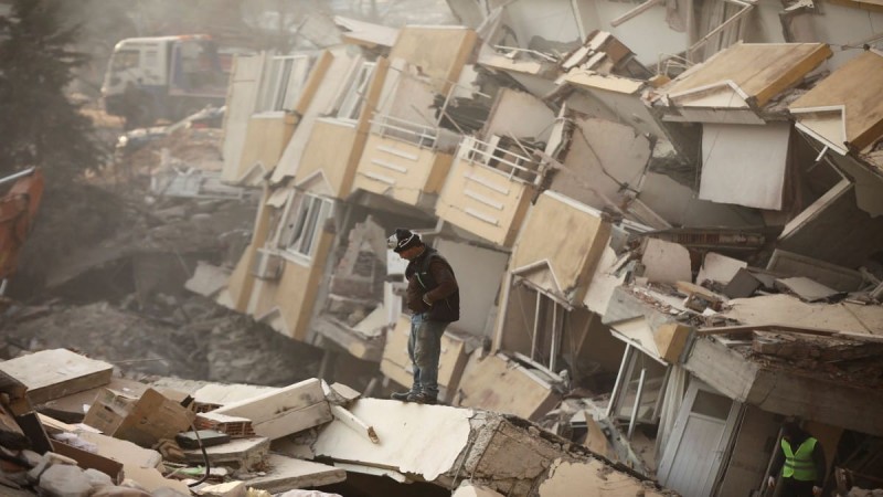 Σεισμός στην Τουρκία: Ξεπέρασαν τους 48.000 οι νεκροί - Οι Αρχές προσπαθούν να στήσουν πόλεις από κοντέινερ (Video)
