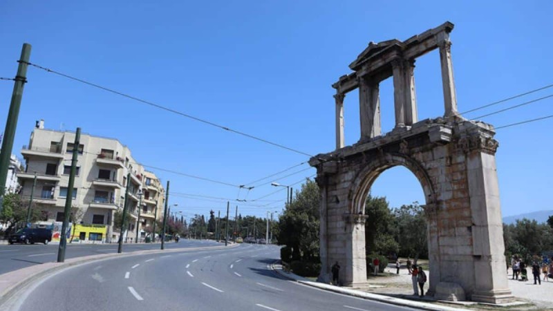 Πόλη… φάντασμα η Αθήνα: Άδειασε η πρωτεύουσα από τους μόνιμους και γέμισε με τουρίστες