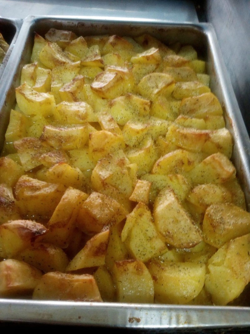 Οι τέλειες πατάτες φούρνου: Λεμονάτες, μελωμένες και μαλακές