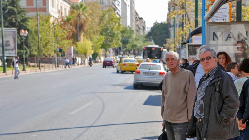 «Χειρόφρενο» στα αθηναϊκά ΜΜΜ: Στάση εργασίας αύριο (4/4) σε λεωφορεία και τρόλεϊ - Οι ώρες