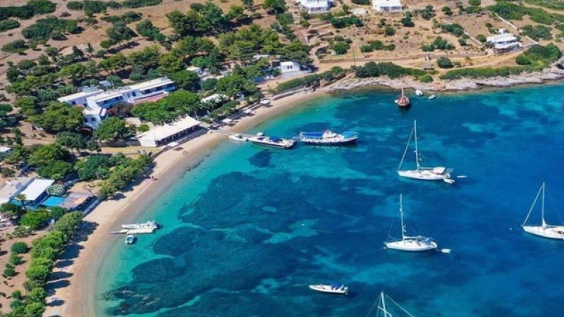 Ονειρεμένο: Το άγνωστο ελληνικό νησί με 3 μόνιμους κατοίκους που θα περάσεις τις πιο αξέχαστες διακοπές σου!