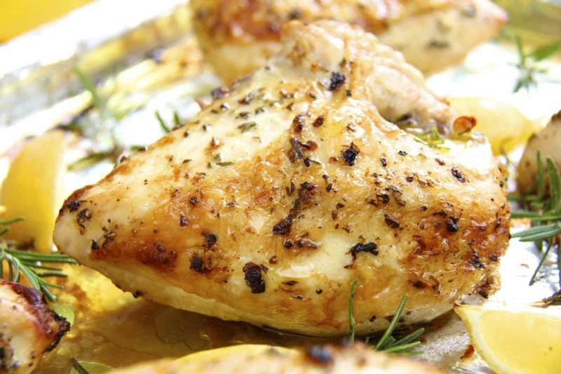 Στεγνό κοτόπουλο: Το πανέξυπνο κόλπο για να το διατηρήσετε ζουμερό και μαλακό