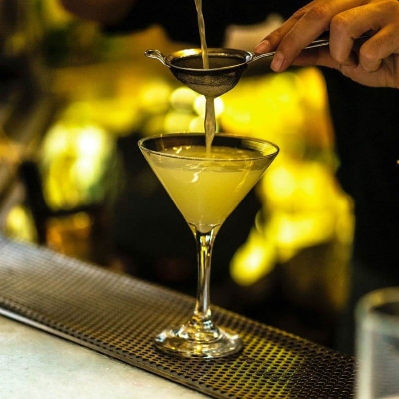 Τα 7 πιο in cocktail bars της Αθήνας για να δροσιστείτε!