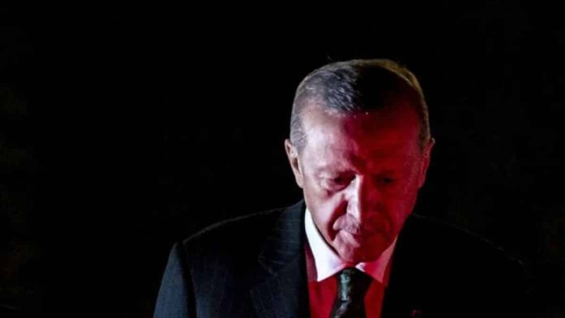 Σάλος στην Τουρκία: Κατέρρευσε on air ο Ερντογάν -  Διέκοψαν την εκπομπή (video)