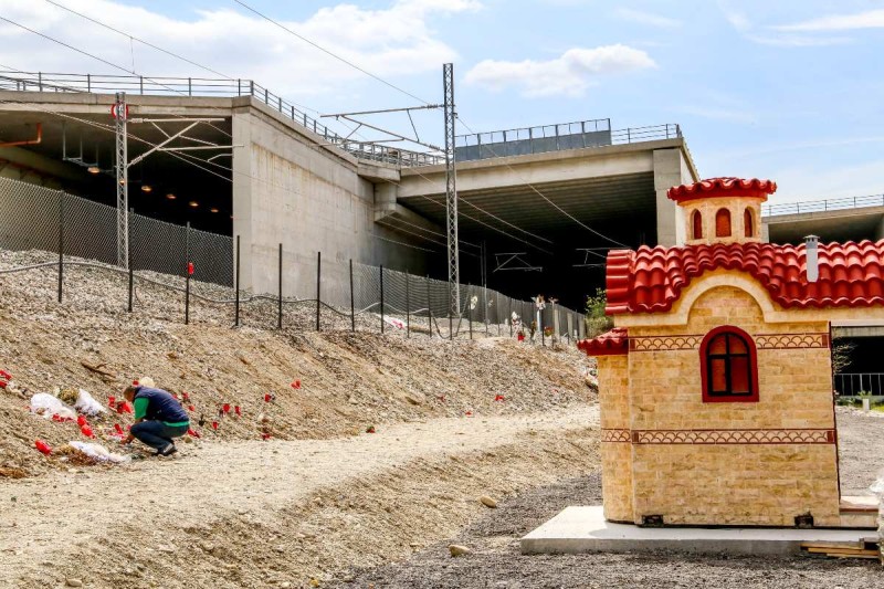 Τέμπη: Μνημόσυνο για τα θύματα της τραγωδίας και ρίγη συγκίνησης (photos)