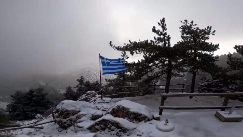 Μεγάλη Τρίτη και χιόνισε στην Πάρνηθα! Απίθανες εικόνες