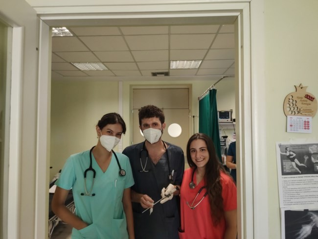 Μπράβο στα παιδιά μας: Φοιτητές ιατρικής ταξιδεύουν σε απομακρυσμένες περιοχές της Ελλάδας για να προσφέρουν εθελοντικά τις υπηρεσίες τους