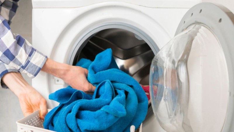 Ενοχλητικές μυρωδιές στο πλυντήριο: Έτσι θα απαλλαγείς, το «μυστικό» καθαριότητας που θα το κάνει σαν καινούργιο