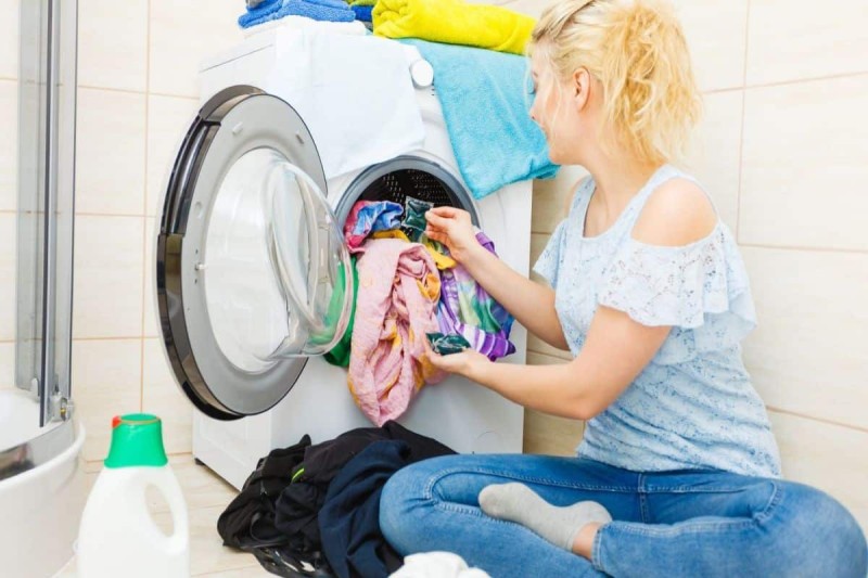 Ενοχλητικές μυρωδιές στο πλυντήριο: Έτσι θα απαλλαγείς, το «μυστικό» καθαριότητας που θα το κάνει σαν καινούργιο