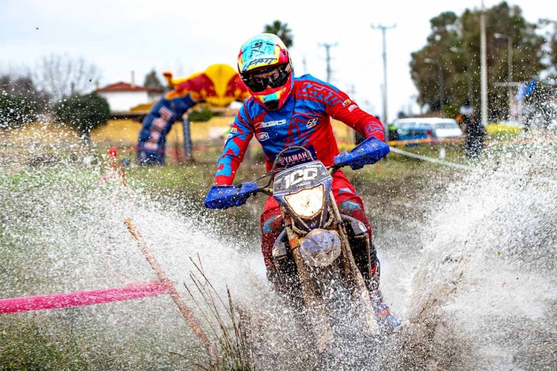 Ο Παναγιώτης Κακολύρης με Enduro