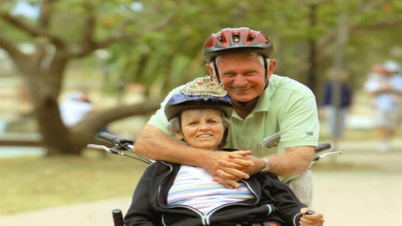 Παππούς έκανε δώρο ένα ποδήλατο στη γυναίκα του για τα 50 χρόνια γάμου - Ο λόγος θα σας κάνει να λυγίσετε!