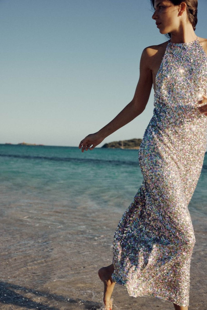 Το σικάτο φόρεμα από τα Zara που έγινε viral είναι ιδανικό για καλοκαιρινό γάμο