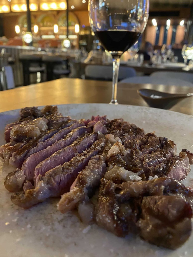 DB.One: Ήρθε στην Γλυφάδα ένα νέο υποσχόμενο fine-dining steak-house με την υπογραφή του πρώην head chef του Νιουσρέτ, Ulas Tunc!