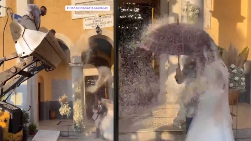 Ο viral γάμος της χρονιάς: Ρύζι με εκσκαφέα έριχναν σε ζευγάρι στη Λακωνία - Με... ομπρέλα προστάτευσε τη νύφη ο γαμπρός! (video)