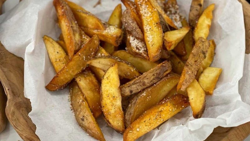 Πατάτες με τη φλούδα: Απίστευτο τρικάκι για να γίνουν extra τραγανές