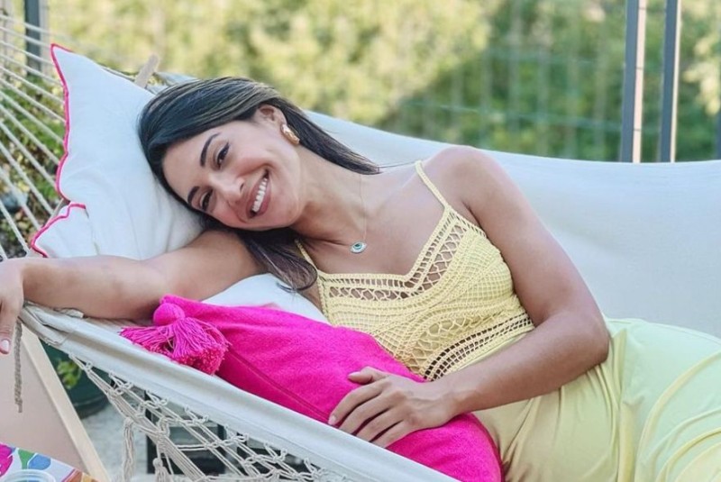 Φωτιά στα «κίτρινα» η Ευγενία Σαμαρά: Το φόρεμα από τα H&M με 20,99 ευρώ που φόρεσε η ηθοποιός και έχει γίνει ανάρπαστο