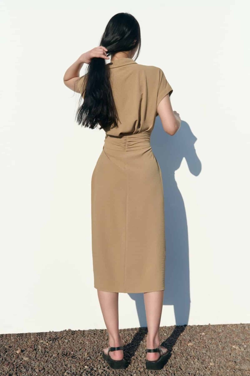 Πανικός με αυτό το αέρινο shirt dress από τα Zara - Θα το φορέσεις παντού το καλοκαίρι