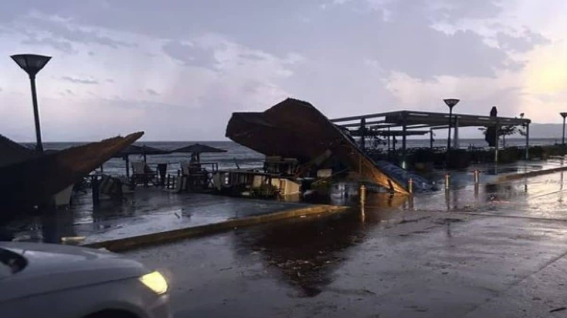Απίστευτες καταστροφές σε Καβάλα και Σέρρες από ξαφνικό μπουρίνι εν μέσω καύσωνα – Μεγάλες ζημιές σε αυτοκίνητα, μαγαζιά και μπαρ