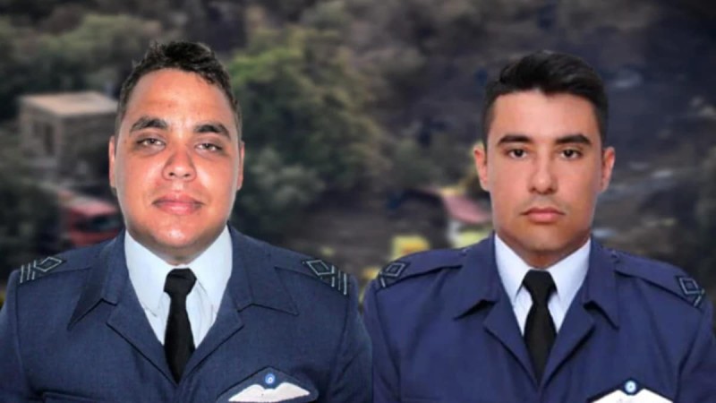 Πτώση Canadair: Συγκίνηση στο τρισάγιο που έγινε για τους 2 πιλότους που σκοτώθηκαν εν ώρα καθήκοντος στην Κάρυστο (video)