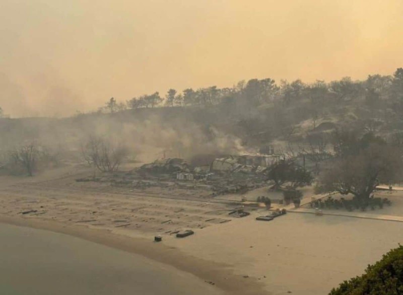 Πυρκαγιά στη Ρόδο: Κάηκε γνωστό beach bar! Σοκάρει το πριν και το μετά (photos)