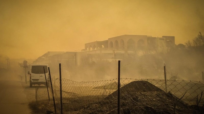 Φωτιά στη Ρόδο: Σε πύρινο κλοιό η μονή Θάρρι – Μάχη με τις φλόγες σε Ασκληπιείο, Λάερμα, Απόλλωνα