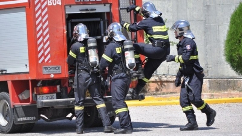 «Συναγερμός» στην Κάρπαθο: Πήρε φωτιά αποθήκη πυρομαχικών στο στρατόπεδο - Έβγαιναν καπνοί