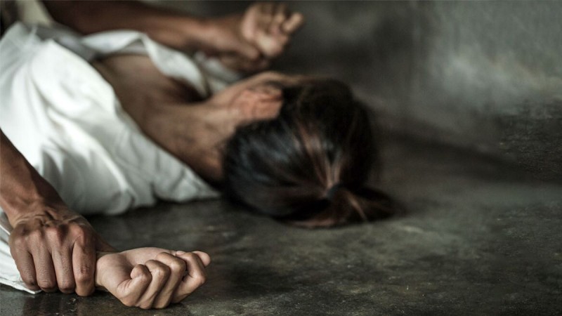 Σοκ στον Βόλο: 30χρονη καταγγέλλει για απόπειρα βιασμού τον σύζυγο και πατέρα των παιδιών της