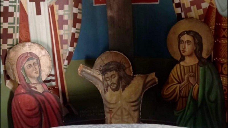 Φωτιά στην Αλεξανδρούπολη: Αδιανόητη ιεροσυλία – Έκοψαν τα χέρια του Εσταυρωμένου σε καμένο εκκλησάκι
