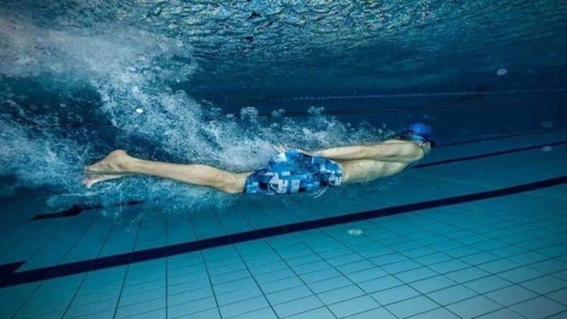 Σοκ! Κολυμβητής πέθανε από σπάνια αμοιβάδα που του «έφαγε» τον εγκέφαλο