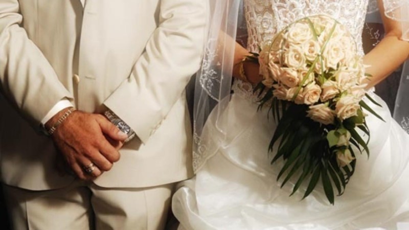 24χρονη παντρεύτηκε με 68χρονο και ζούσαν το όνειρο αλλά 3 μήνες μετά η νύφη ανακάλυψε κάτι σοκαριστικό για τον γαμπρό